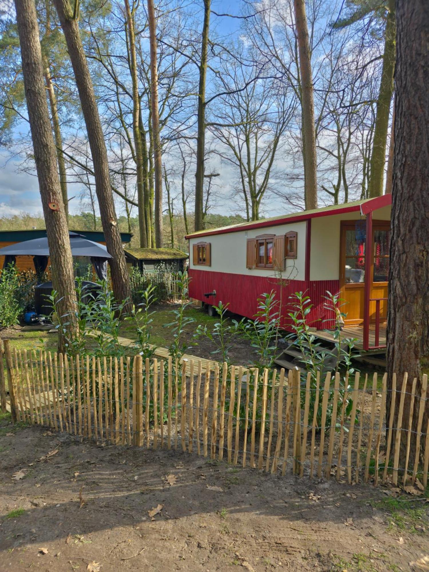 Pipowagen Met Prive Hot Tub Villa Lanaken Exterior photo